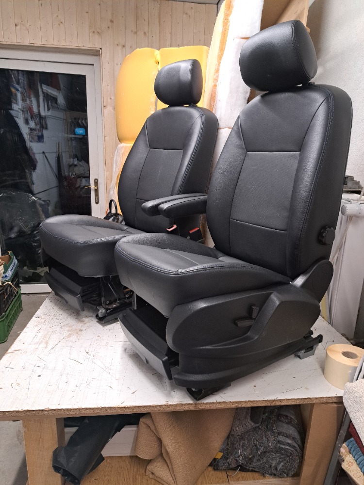 Auto sedačky — černé